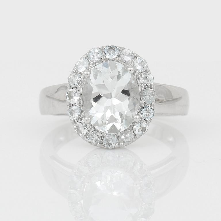RING, 14K vitguld med ovalslipad goshenit, ca 2,09 ct. Vikt ca 4,62 g.