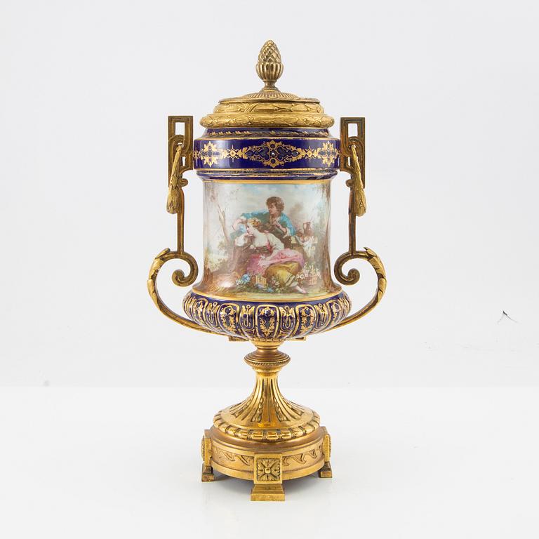 Decorative urn Louis XVI style late 19th century.