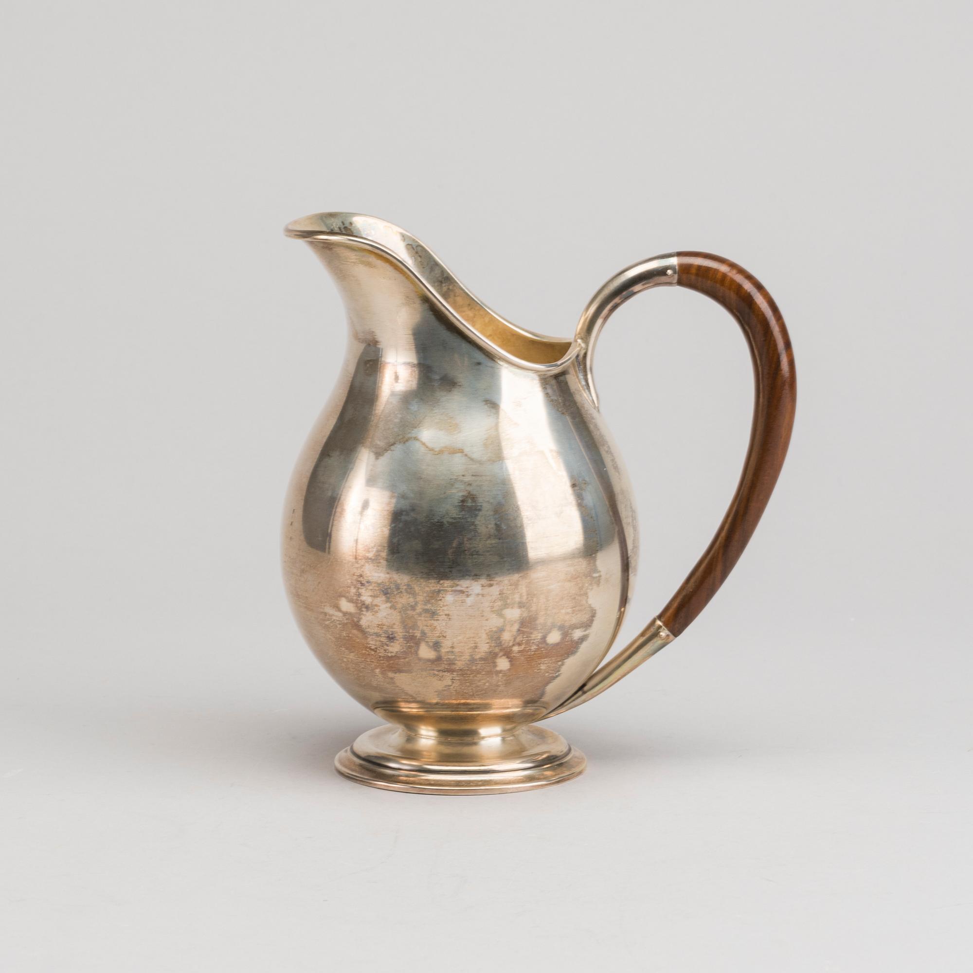 A Swedish 20th century sterling jug mark of Nordisk silverkonst Helsingborg 1948, total weight 347 gr.