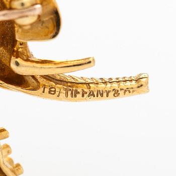 Tiffany & Co, rintaneula, elefantti, 18K kultaa, safiireja ja rubiineja.