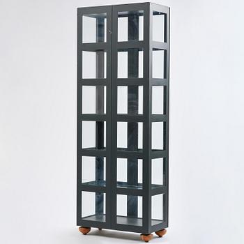 Johanna Lagercrantz, skåp, "Parad", ed. 43/55, Lammhults, efter 1990.