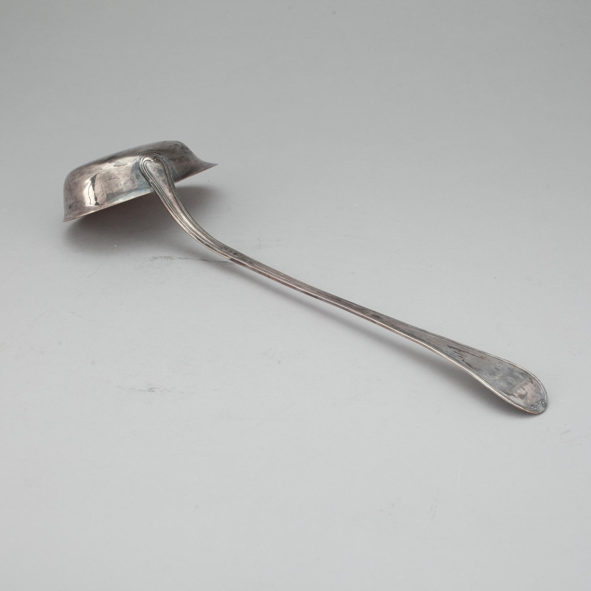 SOPPSLEV, silver, Gustaf Möllenborg, Stockholm, 1829. Vikt ca 223 gram.