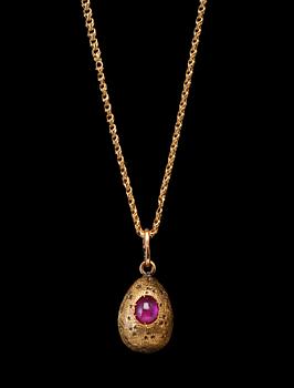 402. PENDANT 56 gold, synthetic ruby. Russia, early 1900. Weight 6,6 g.