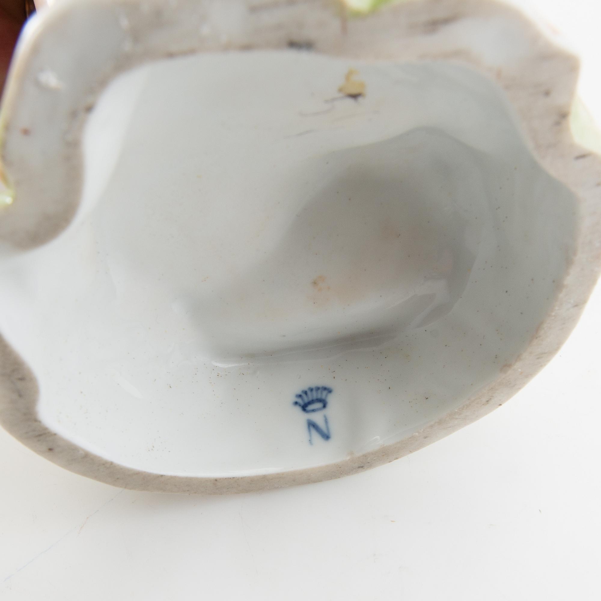 Figurin Neapel-liknande märke 1900-talets första hälft porslin.