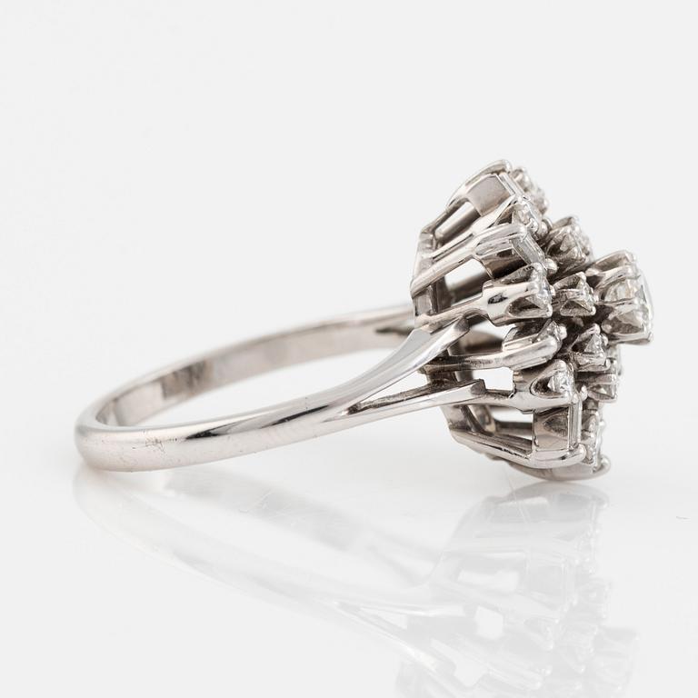 Baguette- and brilliant cut diamond ring.