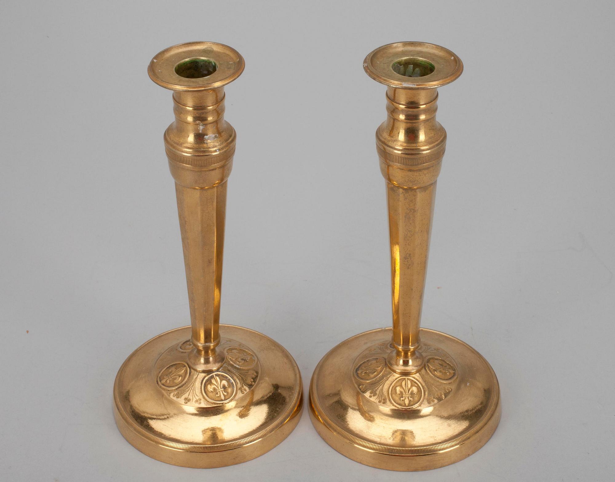 LJUSSTAKAR, ett par, mässing, 1800-talets första hälft.