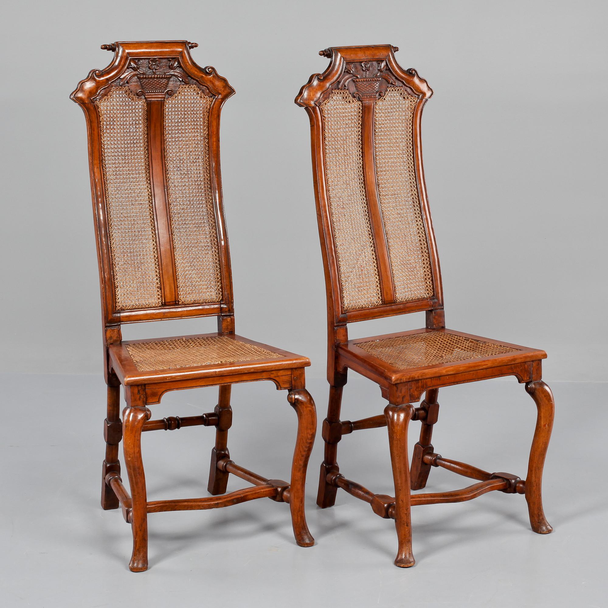 STOLAR, ett par, Queen Anne, 1700-talets första hälft.