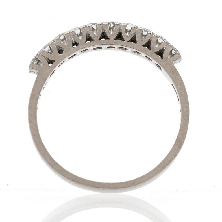 Ring halvallians 18K vitguld med diamanter, Sandin & Söner Göteborg 1988.