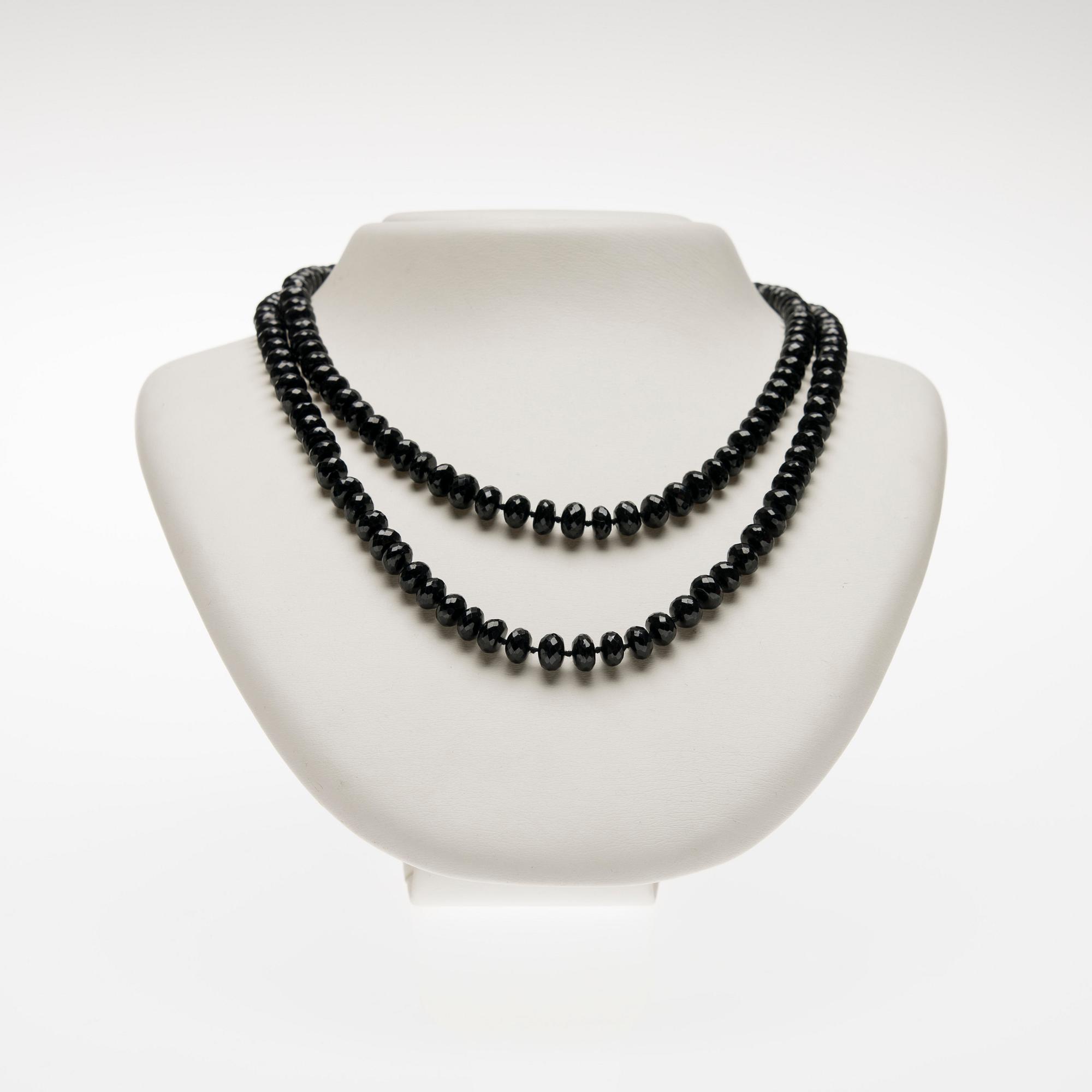 COLLIER, svarta spineller, silverlås.