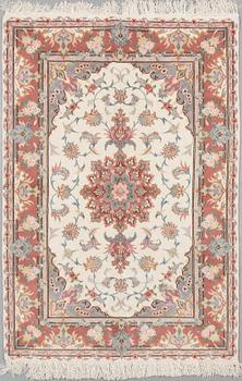 A Täbriz rug, part silk, 182 x 118 cm.