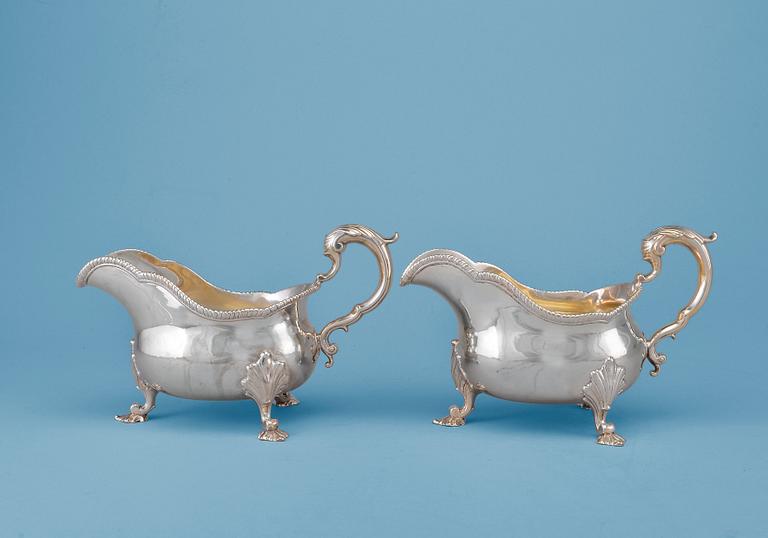 A PAIR OF SAUCE BOATS, sterling silver London 1756. Weight 750 g.