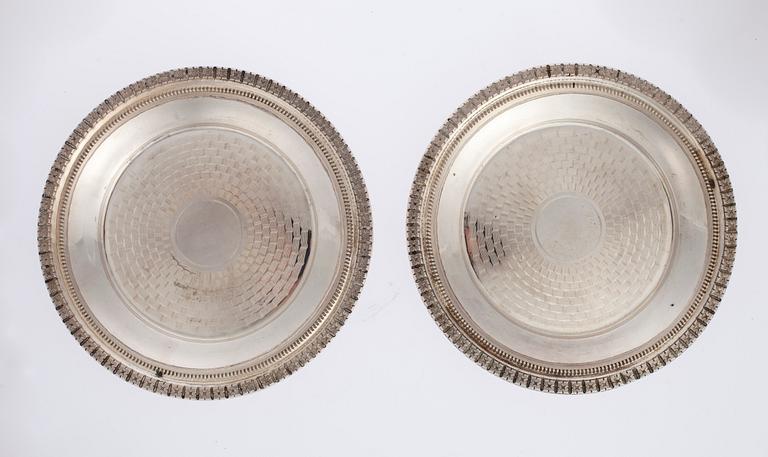 COASTERS, ett par, silver, Mellaneuropa 1900-tal. Vikt 155,6 g.