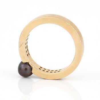 HÄNGE, KEDJA samt RING, med odlade 'Tahiti' pärlor och små diamanter, totalt ca 0,48 ct.