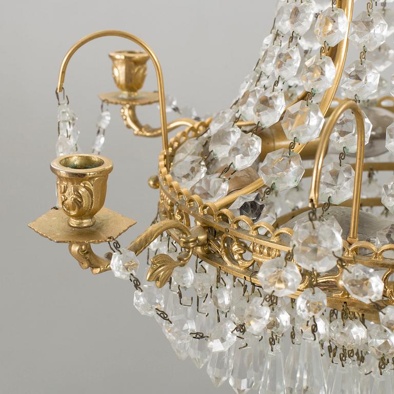 A SWEDISH CHANDELIERE 20 TH CENTURY.