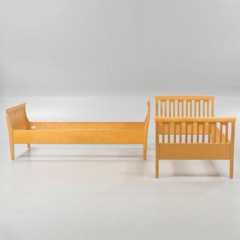 A pair of beds by Carl Malmsten for Åfors Möbelfabrik, second half of the 20th century.