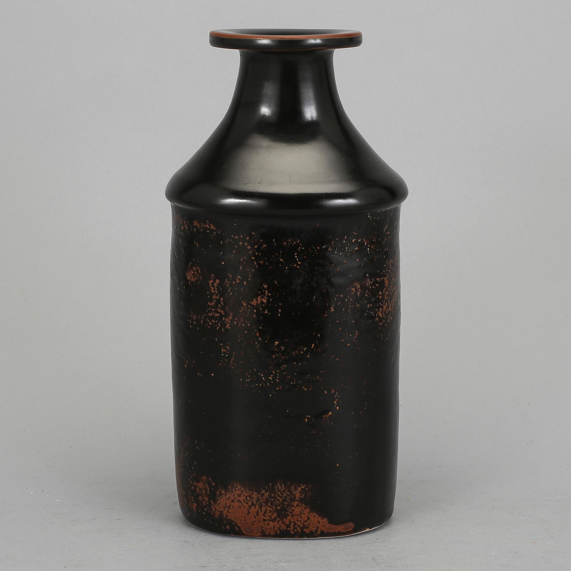 VAS, Stig Lindberg, Gustavsberg Studio 1975. Stengods.