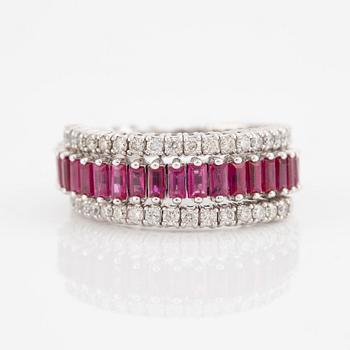 Ring, 18K white gold with rubies and brilliant-cut diamonds.