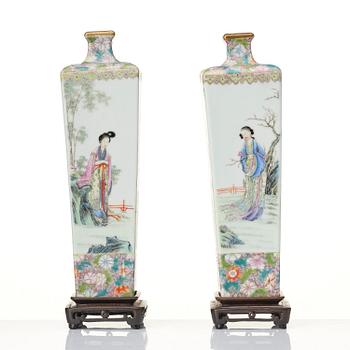 A pair of Chinese 'mille fleur' vases, Republic period, 20th century.