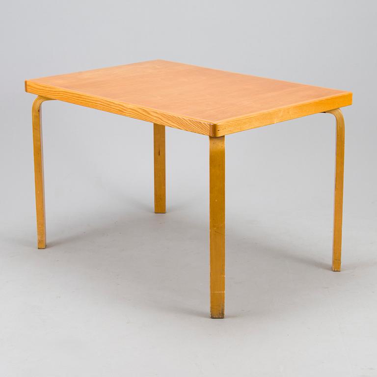 Aino Aalto, a mid-20th century '95 A' dining table for för O.Y. Huonekalu-ja Rakennustyötehdas A.B.