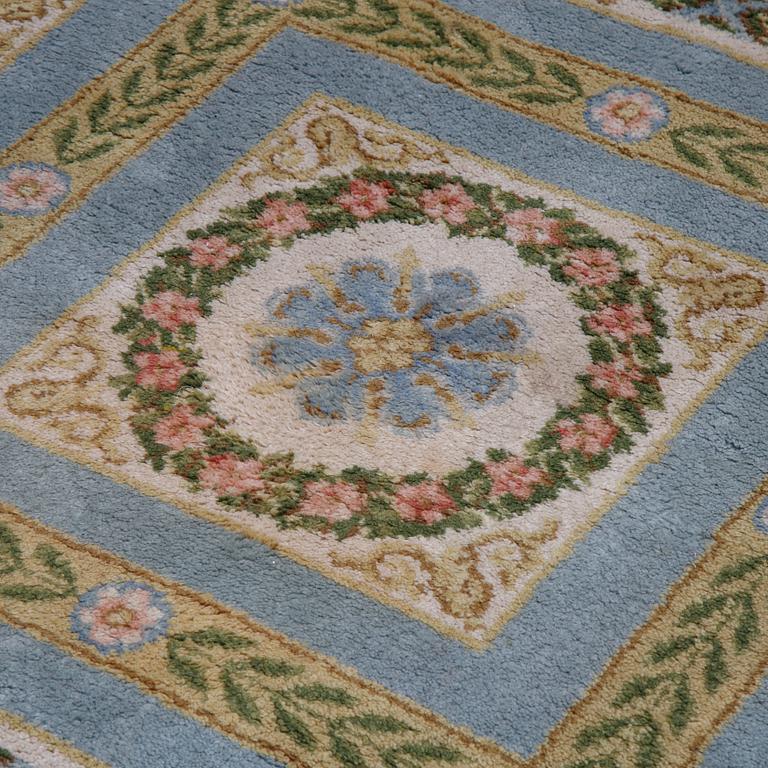 Matta, maskinvävd, Europa, ca 304 x 198 cm.