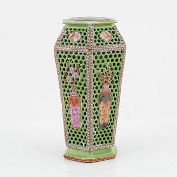 A hexagonal reticulated vase, Qing dynasty, 18th century.