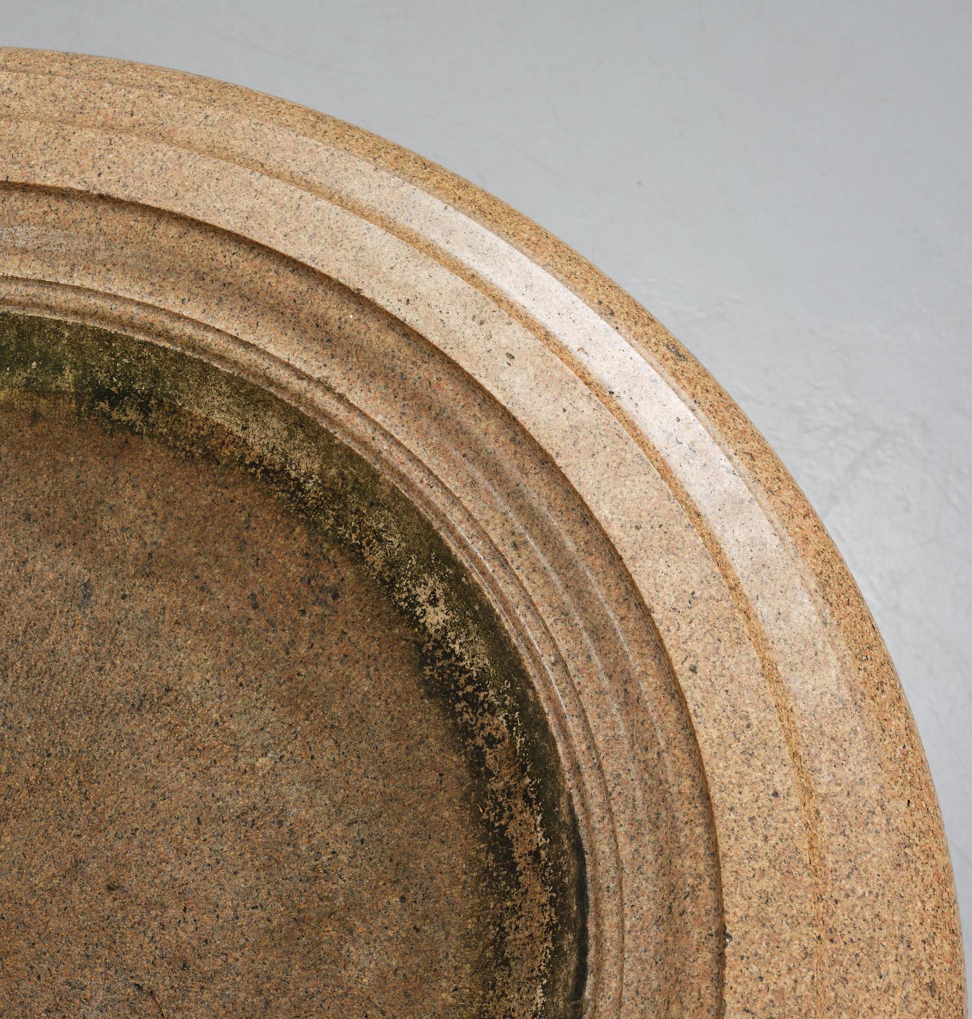 A massive Gardenurn, red Bohus granite, made circa 1905. Empire style.