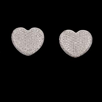 ÖRHÄNGEN, ett par, 18k vitguld med briljantslipade diamanter, totalt 1.02 ct. Vikt 6 g.