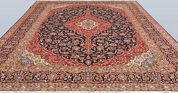 A Keshan carpet, signed Akhavan, approx. 415 x 303 cm.