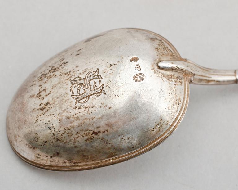 SKEDAR, 2 st, silver, 1913 och 1927, Danmark. Vikt ca 106 g.