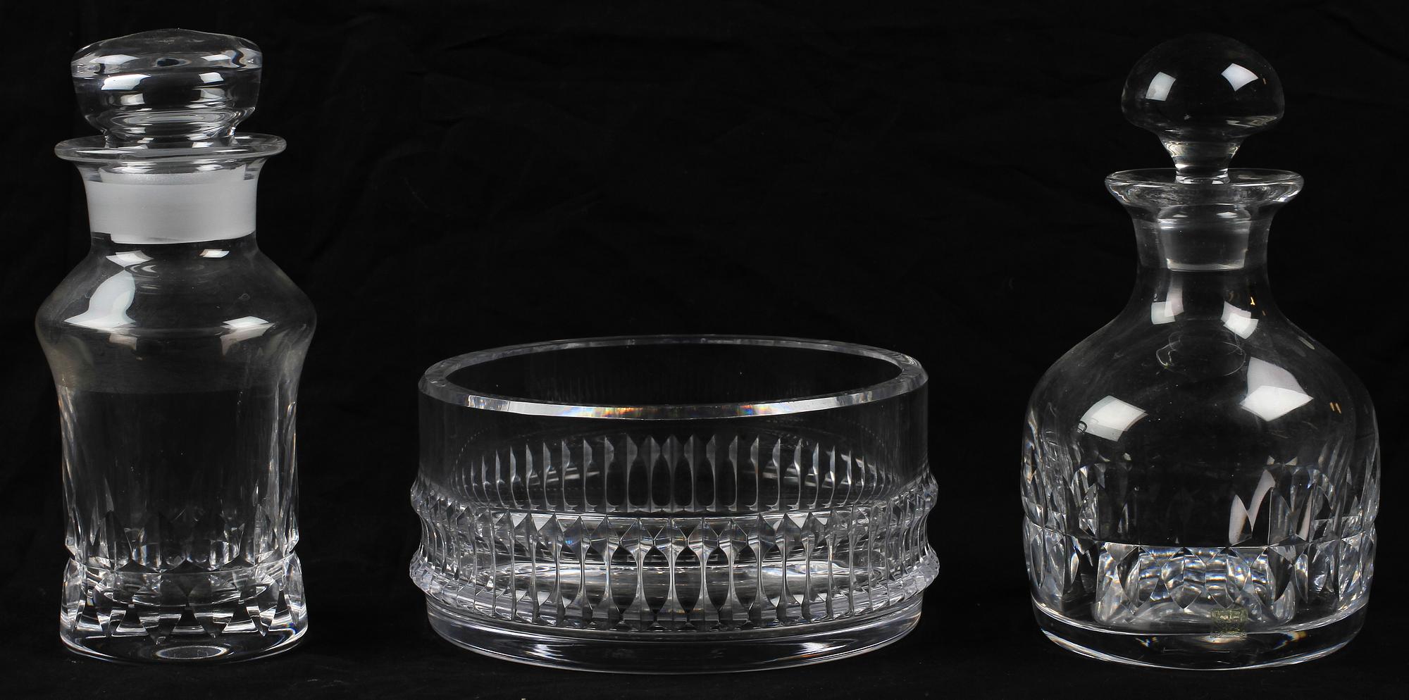 SKÅL SAMT KARAFFER, 2 st, glas, Bengt Edenfalk Skruf samt Kosta.