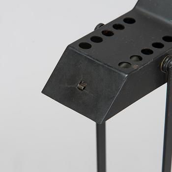 Richard Sapper, pöytävalaisinpari, "Tizio", Artemide, Italia.