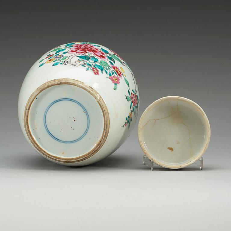 A famille rose jar with cover, Qing dynasty 18th Century.