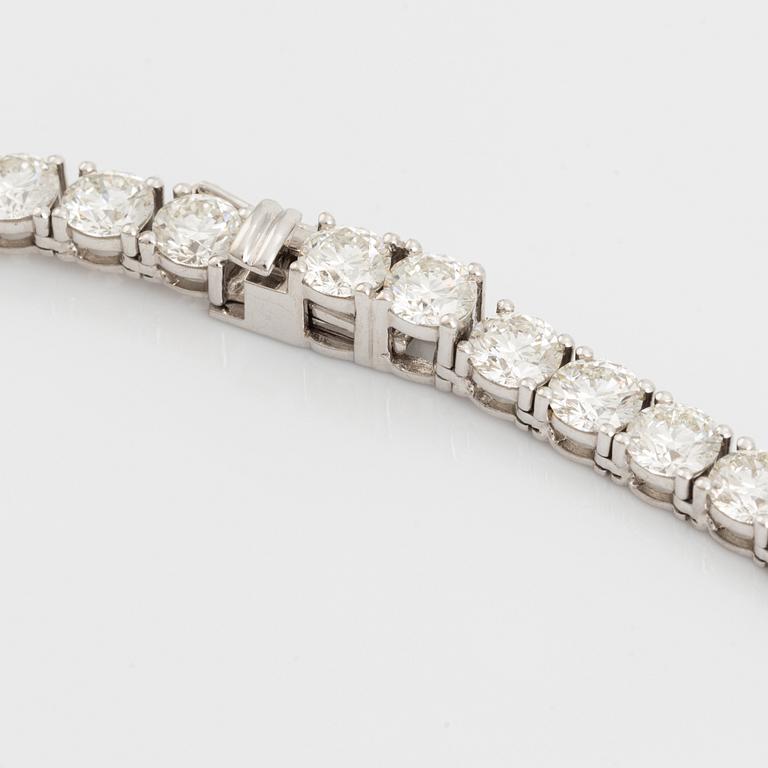 Collier rivière 18K vitguld med 148 runda briljantslipade diamanter.
