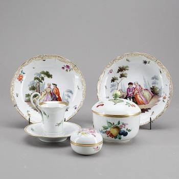 PARTI MEISSEN, delar porslin, Tyskland, 1800-tal samt tidigt 1900-tal.