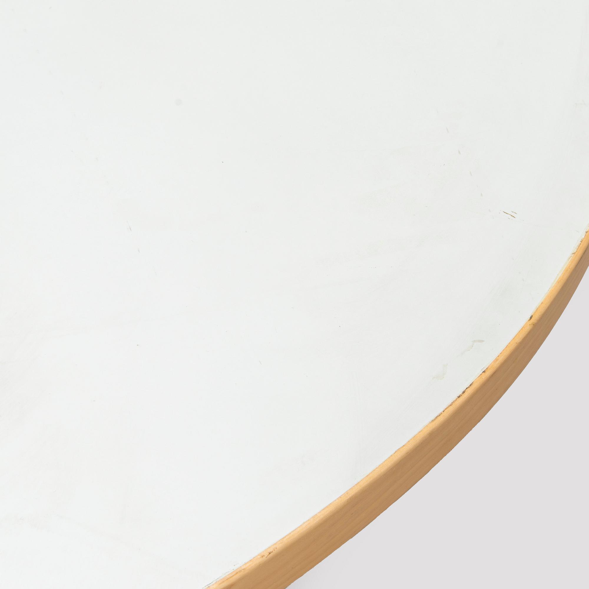 Alvar Aalto, matbord, modell 91, Artek, Finland 1900-talets slut.