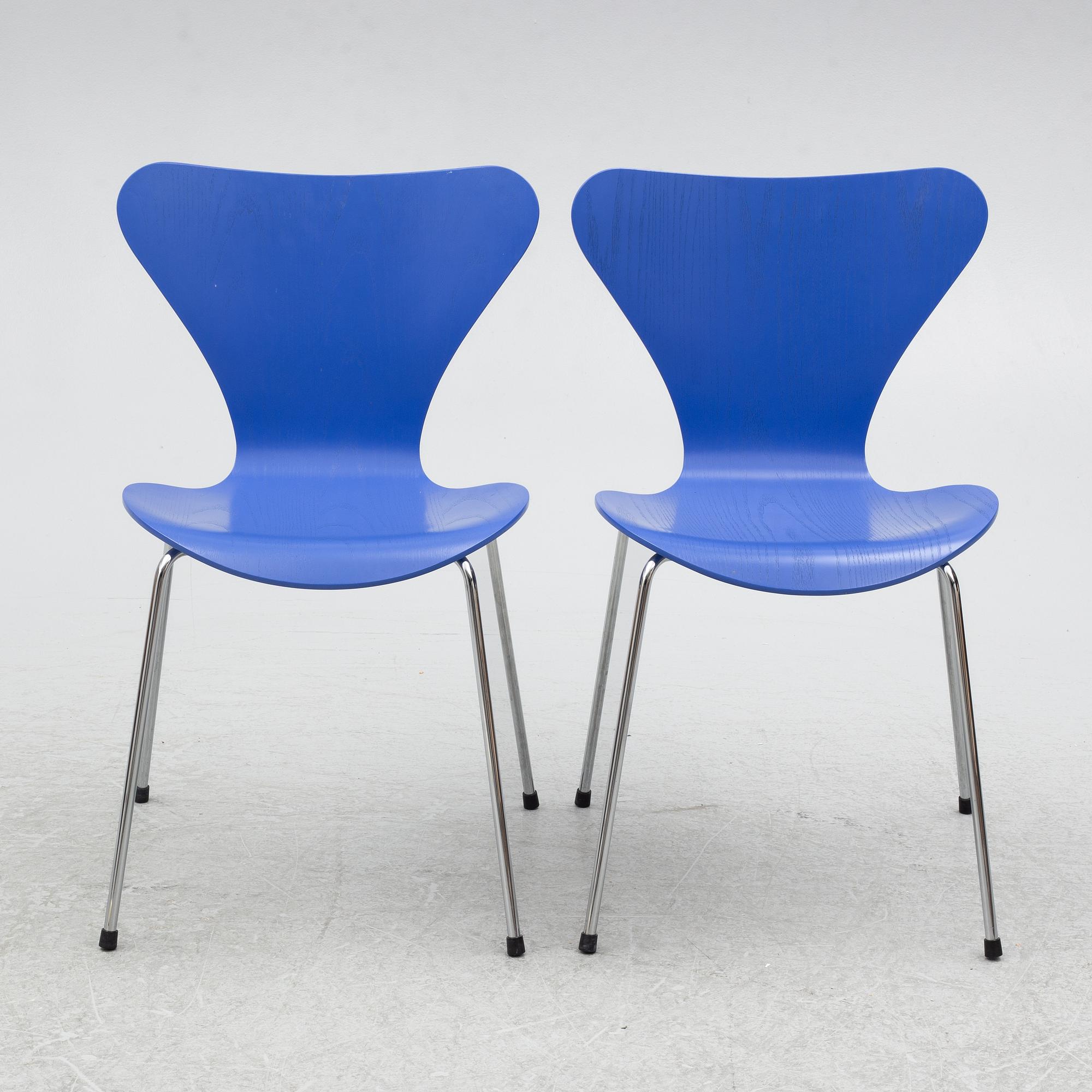 Arne Jacobsen, chairs, a pair, "The Seven", Fritz Hansen, Denmark, 1998.