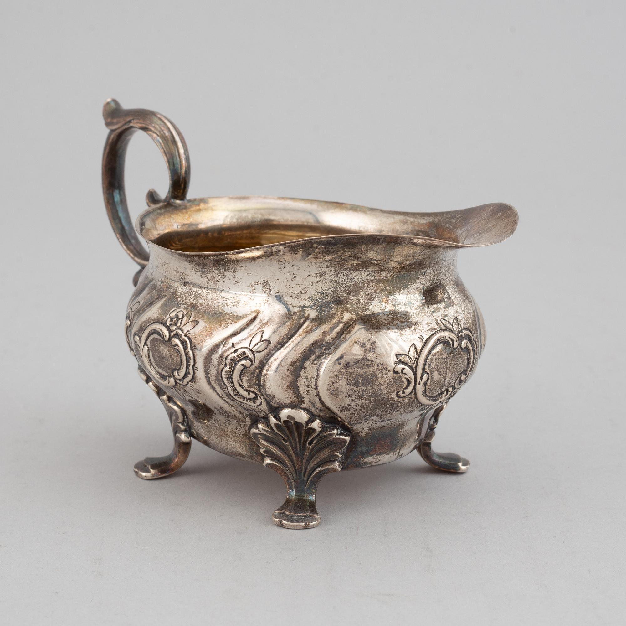 Cg Hallberg, a Rococo style three piece silver service, Stockholm 1951,