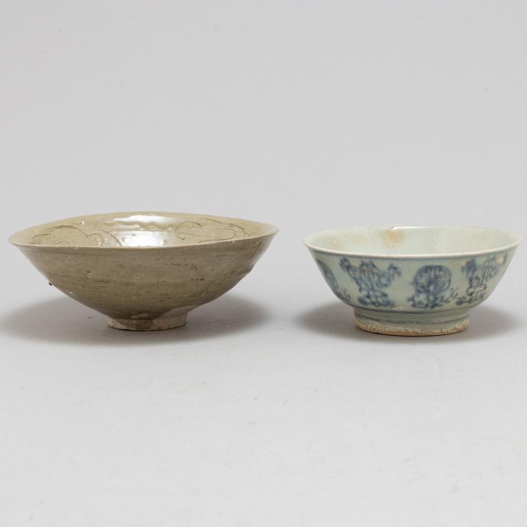 TWO CHINESE PROBABLY MING PORCELAIN BOWLS.