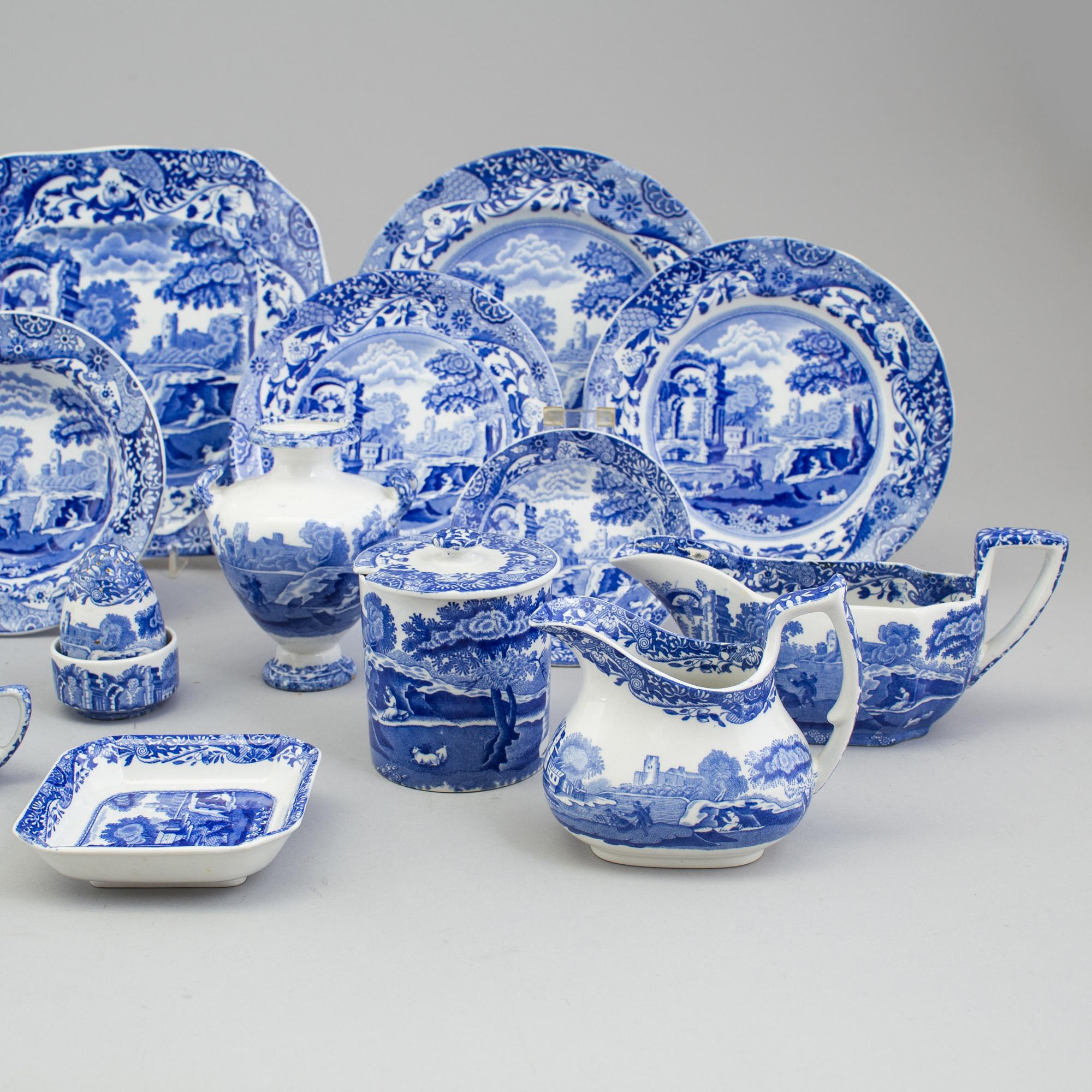 A large Copeland 'Spode's Italian' porcelain dinner- and coffee service, 107 pieces.