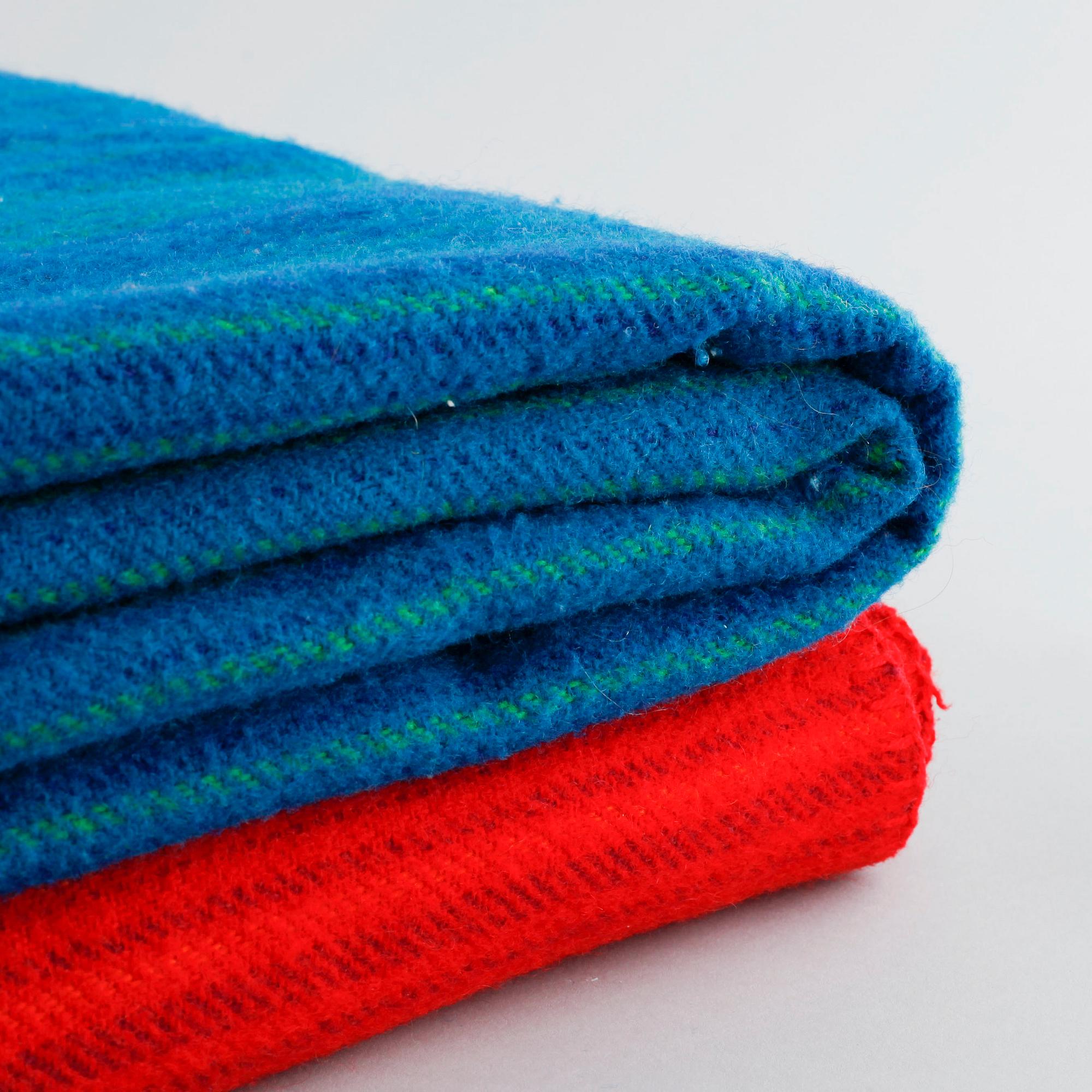 VIOLA GRÅSTEN, 2 st plädar/filtar, ull, Tidstrand, 1900-talets andra hälft.