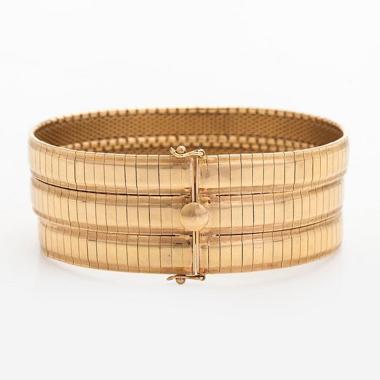 An 18K gold bracelet.