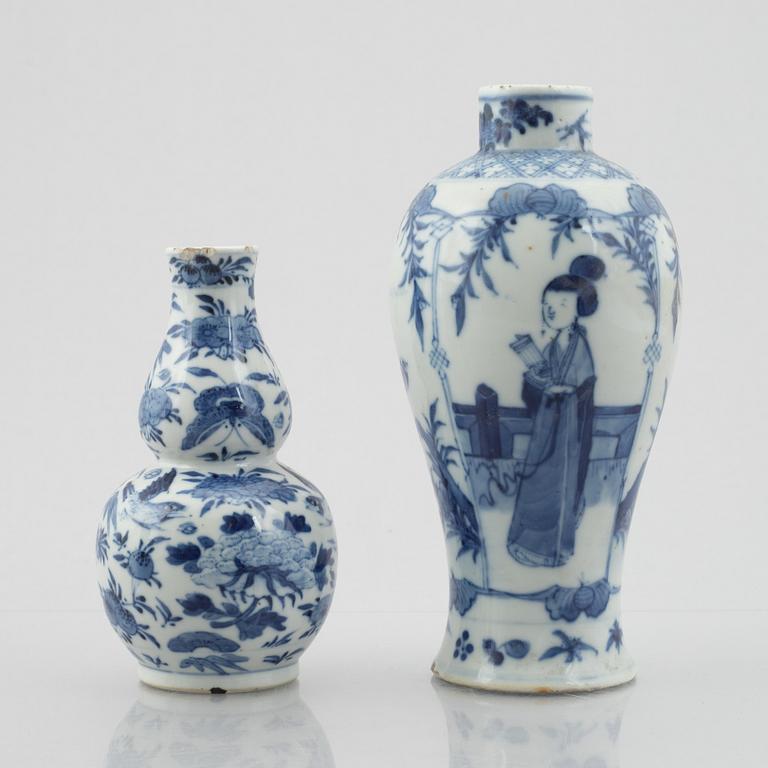 A group of four porcelain vases, Qing dynasty, 19th century/around 1900.