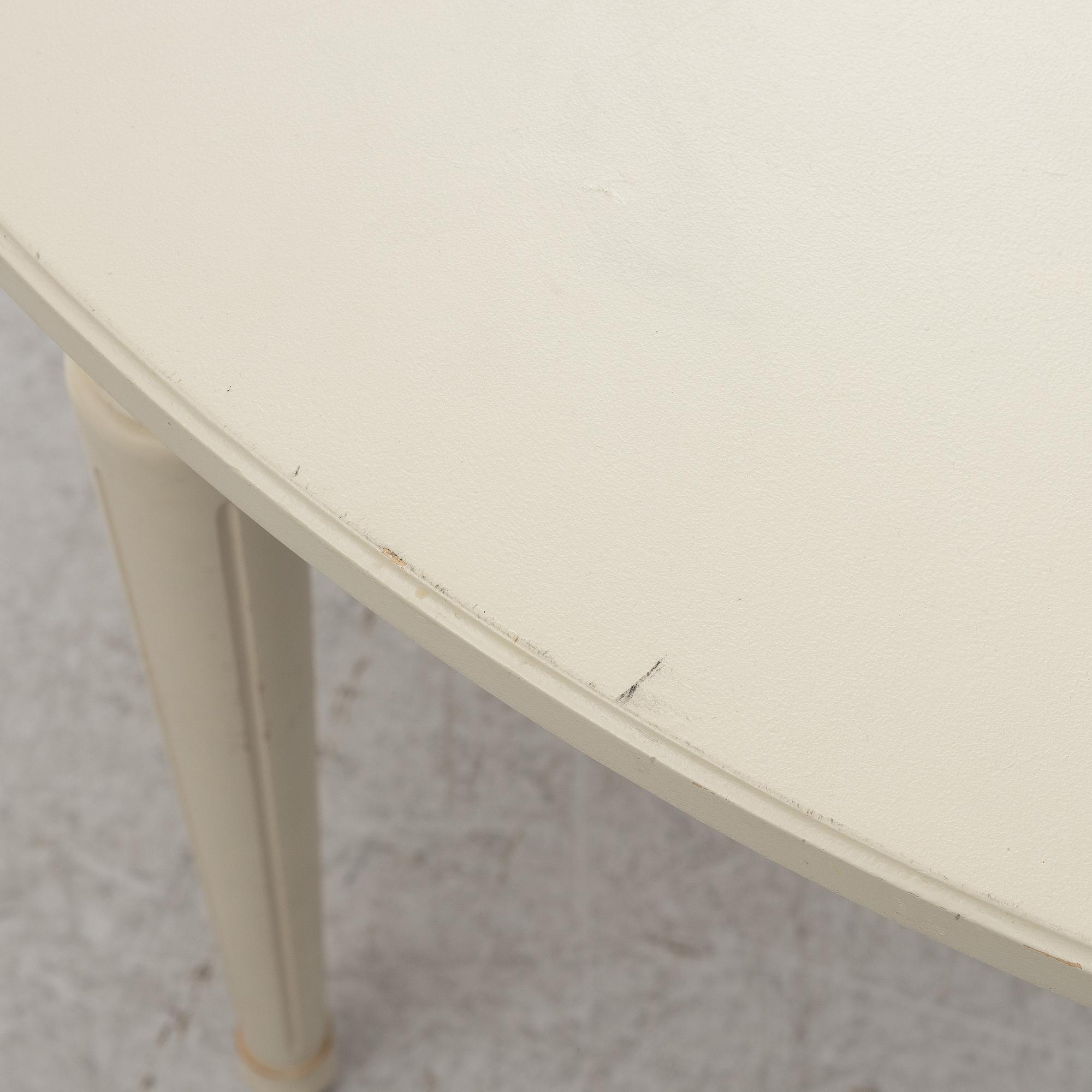 Dining table with six chairs, Gustavian style, second half of the 20th Century.