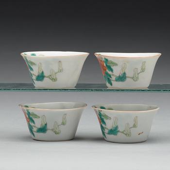 KOPPAR, fyra stycken, porslin. Qingdynastin, omkring 1900 med Guangxus märke.