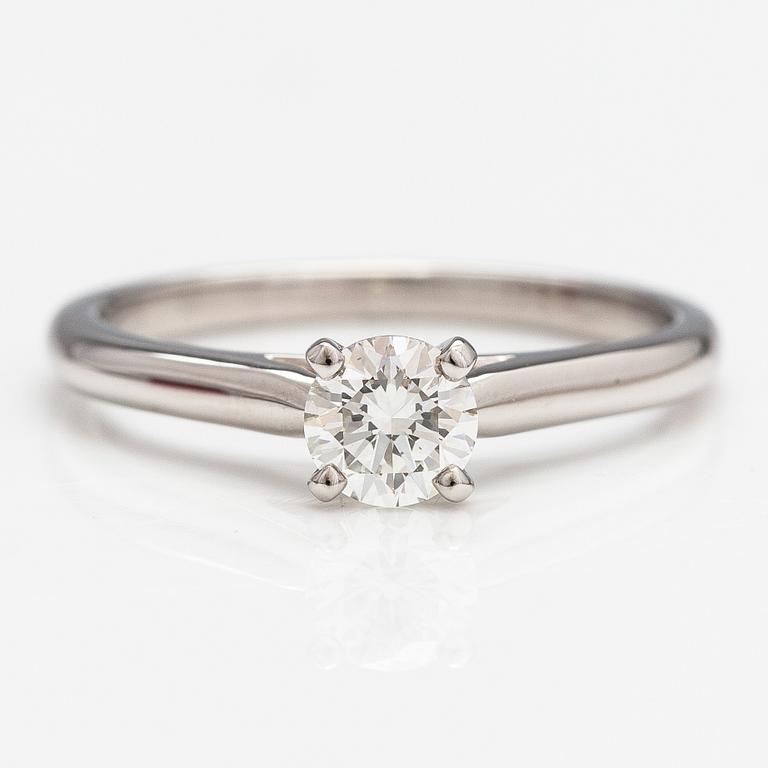 Cartier, Sormus, platinaa ja timantti n. 0.41 ct. Merkitty DZJ421. GIA todistus.