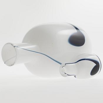 KARAFF, glas, "Blues", signerad Timo Sarpaneva 99/1985. Iittala.