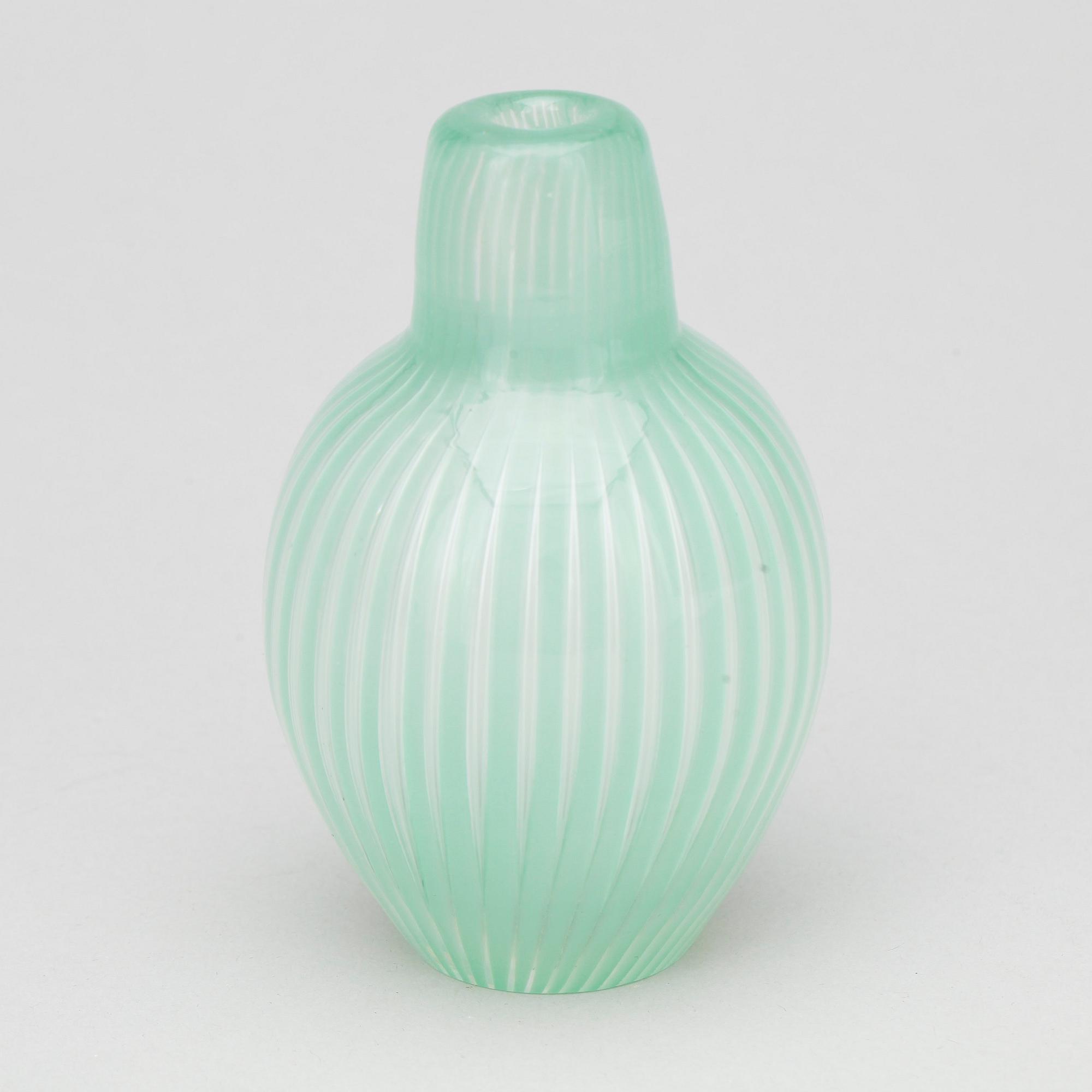 VAS, glas, Ariel, Edvin Öhrström Orrefors. Signerad. Daterad 1950.