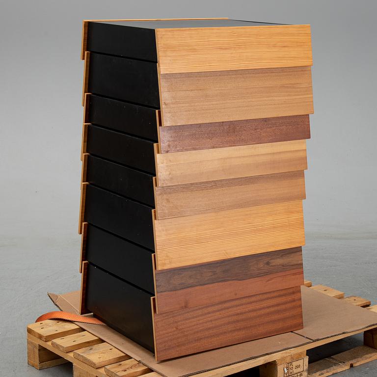 Raw Edges and Shay Alkalay, "Stack 8 drawers" byrå, Established and Sons 2008.