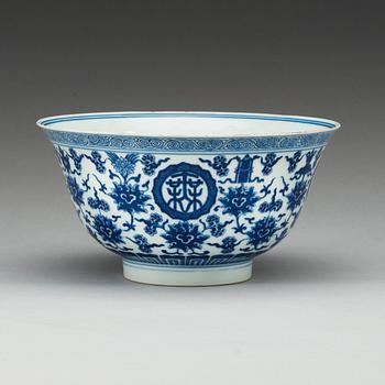 A blue and white bowl, Qing dynasty with Qianlong mark.