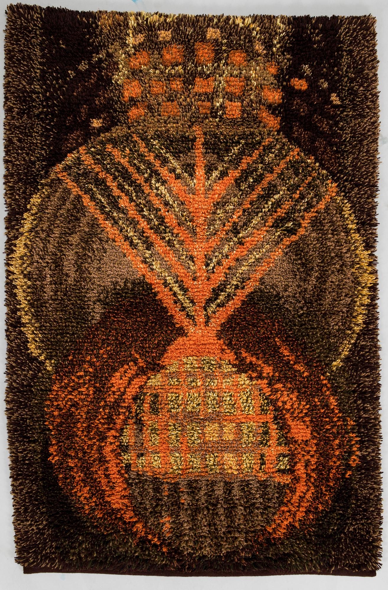 Terttu Tomero, A finnish long pile rya rug, model for Neovius. Circa 158 x 103 cm.